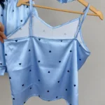 ست ساتن سه تیکه تاپ شورتک اسکرانچی زنانه - پک «دل»
