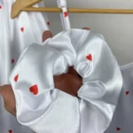 ست ساتن سه تیکه تاپ شورتک اسکرانچی زنانه - پک «دل»
